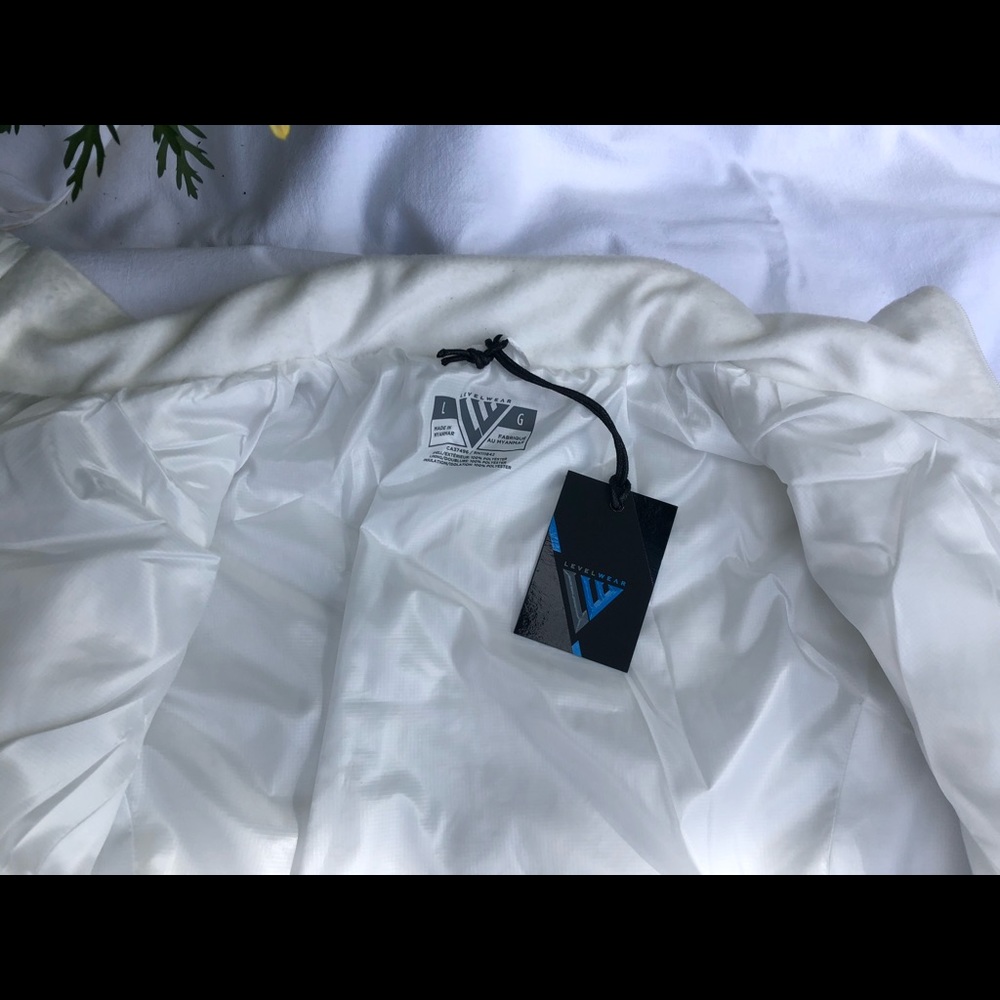 White puffer jacket - Picture 4 of 7